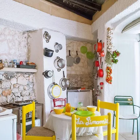 Limonaia In Salento