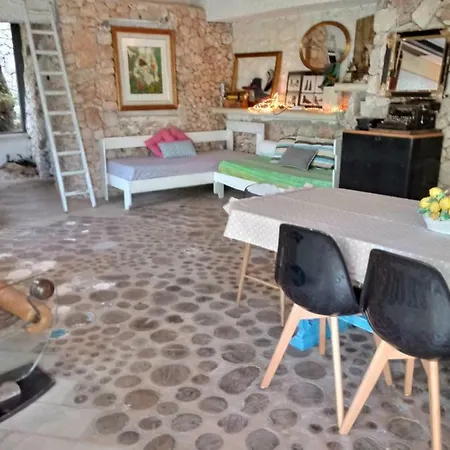 Limonaia In Salento